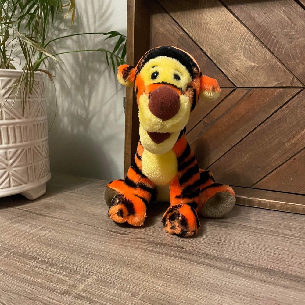 VINTAGE! Disneyland Walt Disney World Tigger Plush Toy 10”
